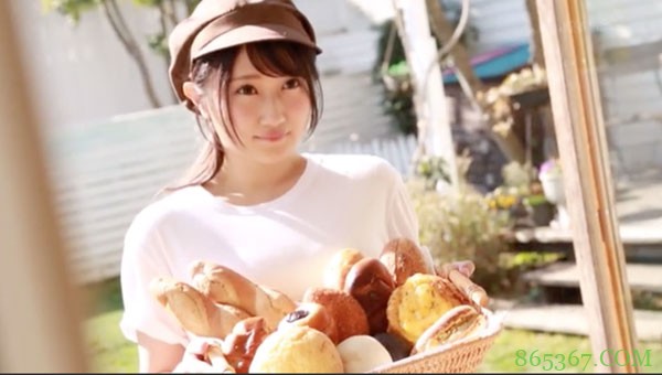 KMHR-059 ：在面包店打工的变态！森本つぐみ(森本亚美)是个隐藏巨乳！