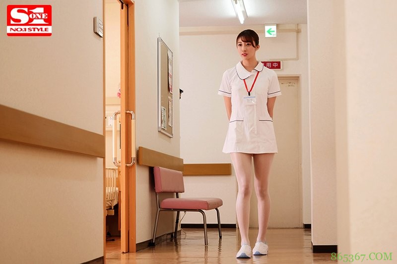 SSNI-830：美腿护士星宫一花白丝紧身裤的诱惑，狂啃病患巨根。