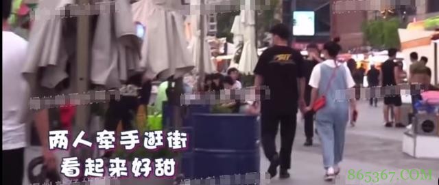 33岁女星阚清子与男子约会，逛街途中多次牵手，二人关系引猜测