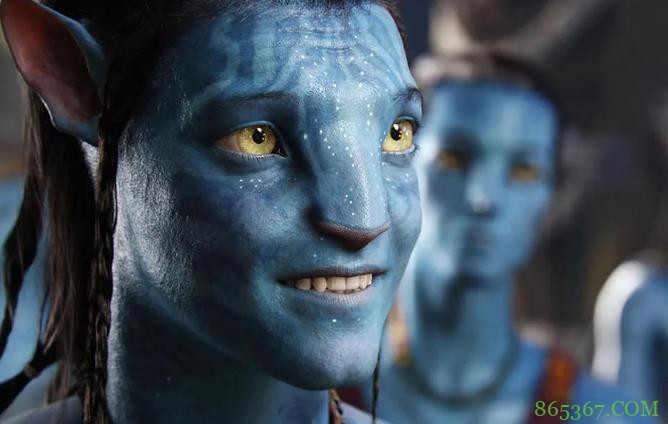 詹姆斯·卡梅隆和《阿凡达2》团队，合照庆祝电影结束拍摄一周年！