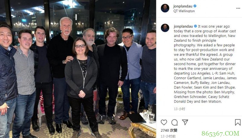 詹姆斯·卡梅隆和《阿凡达2》团队，合照庆祝电影结束拍摄一周年！