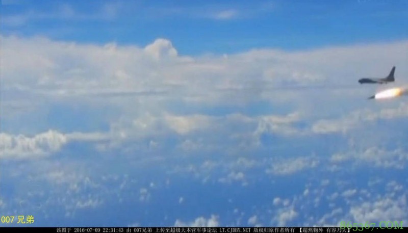 空军首发新照片：轰-6K巡航黄岩岛 距菲100海里