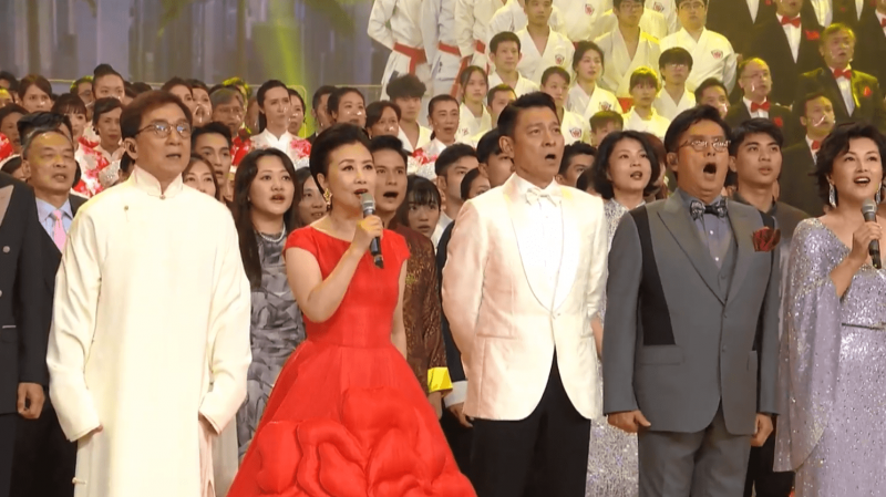 香港回归25周年晚会，当成龙刘德华合唱《歌唱祖国》，爱国情怀破防了