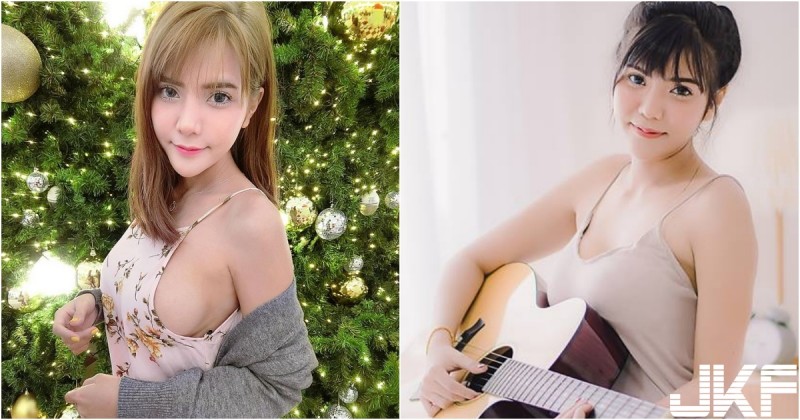 白嫩妹子「吉他托奶」！不愛穿bra的「渾圓美乳」到處放！側邊挖空好清楚啊！