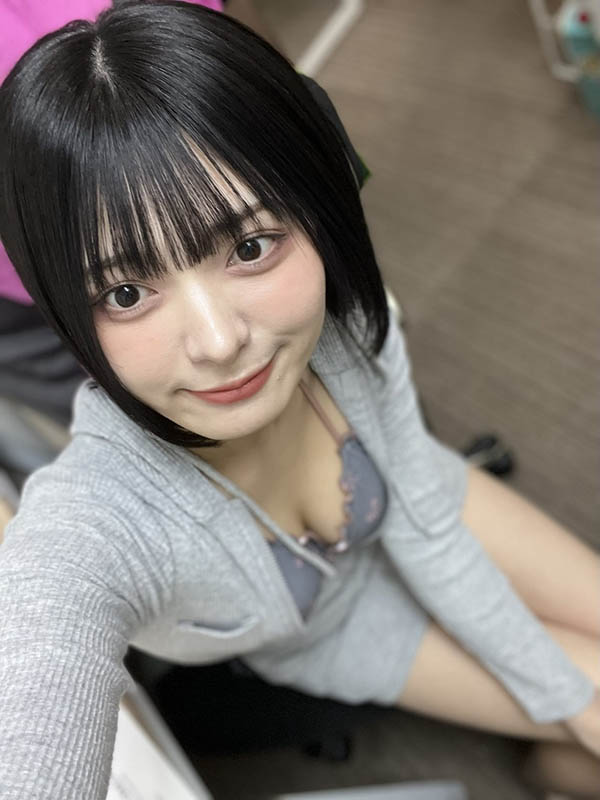 虹村优美(XVSR-876) 让人感到兴奋的美腿黑丝OL，在办公室里超激烈服务…