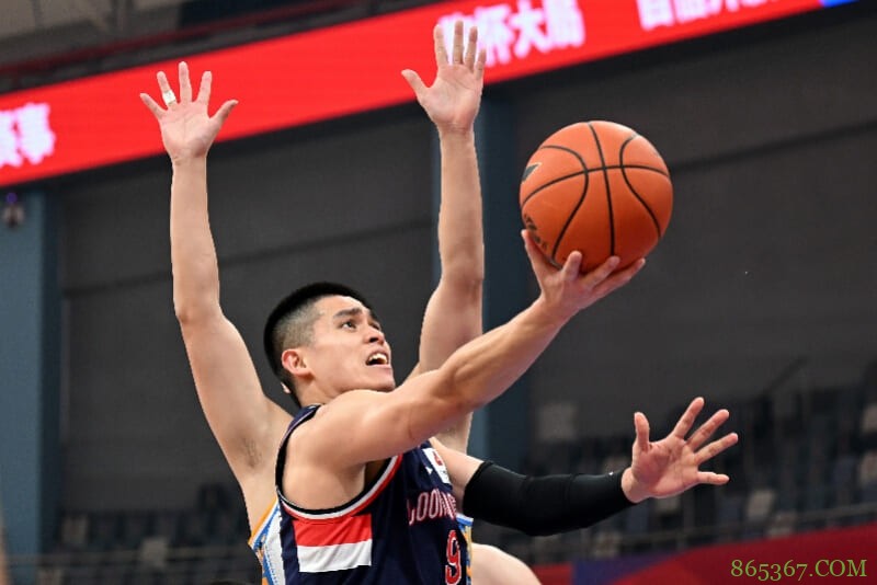 CBA焦点战前瞻：北京首钢vs广东宏远，防守与快攻的巅峰对决