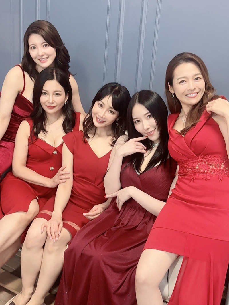 Madonna美熟女军团到底在做什么?